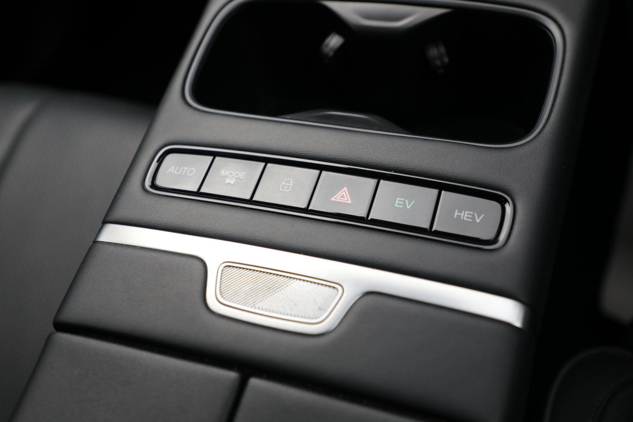 Large vehicle image